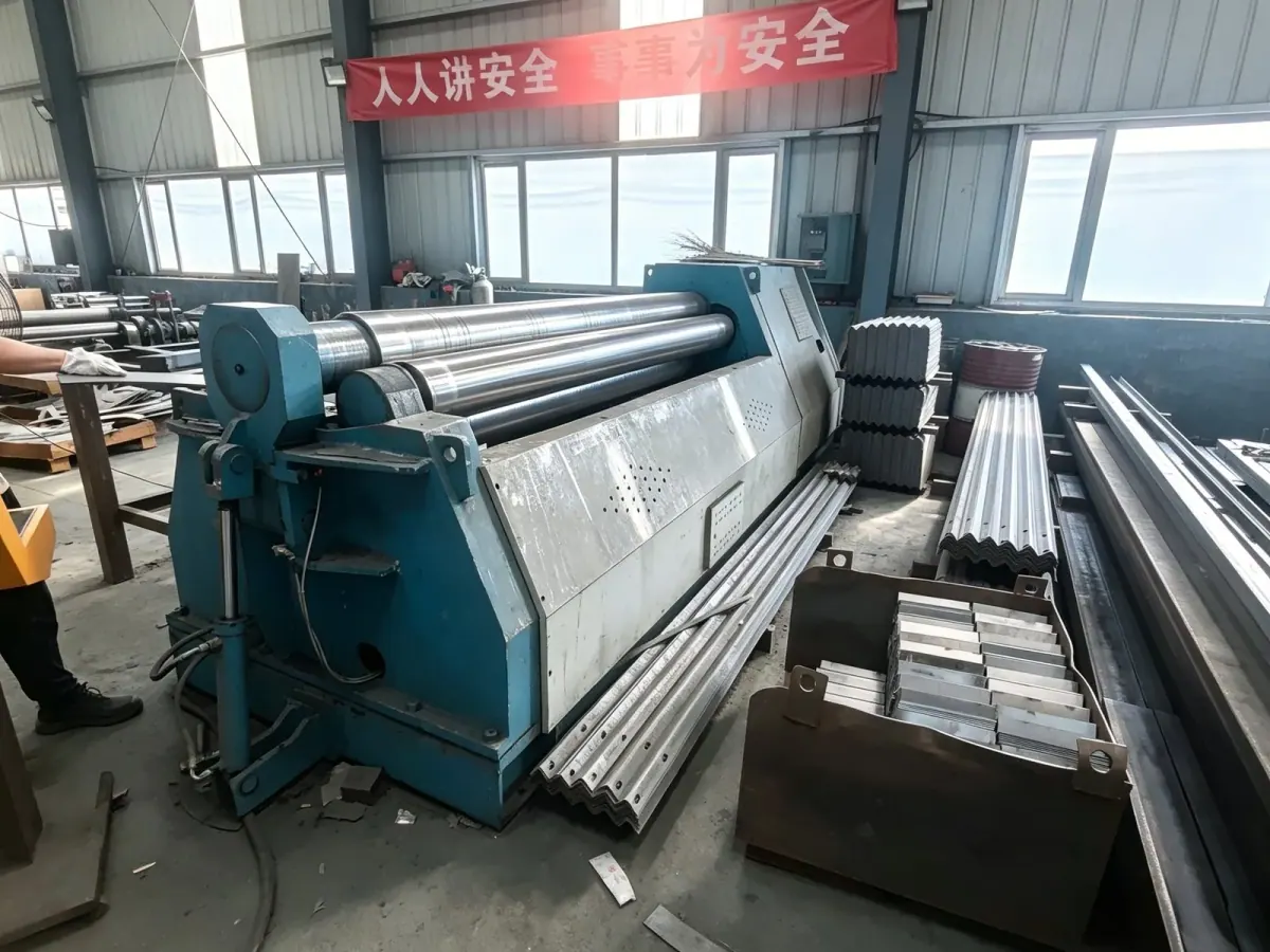 Steel rolling machine